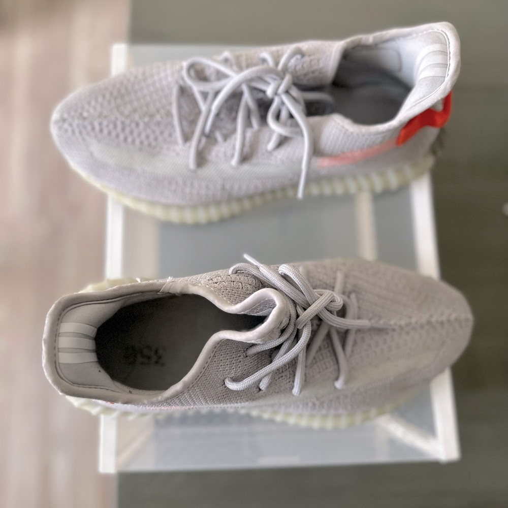 Yeezy Boost 350 V2 | Adidas - Picture 2 of 9